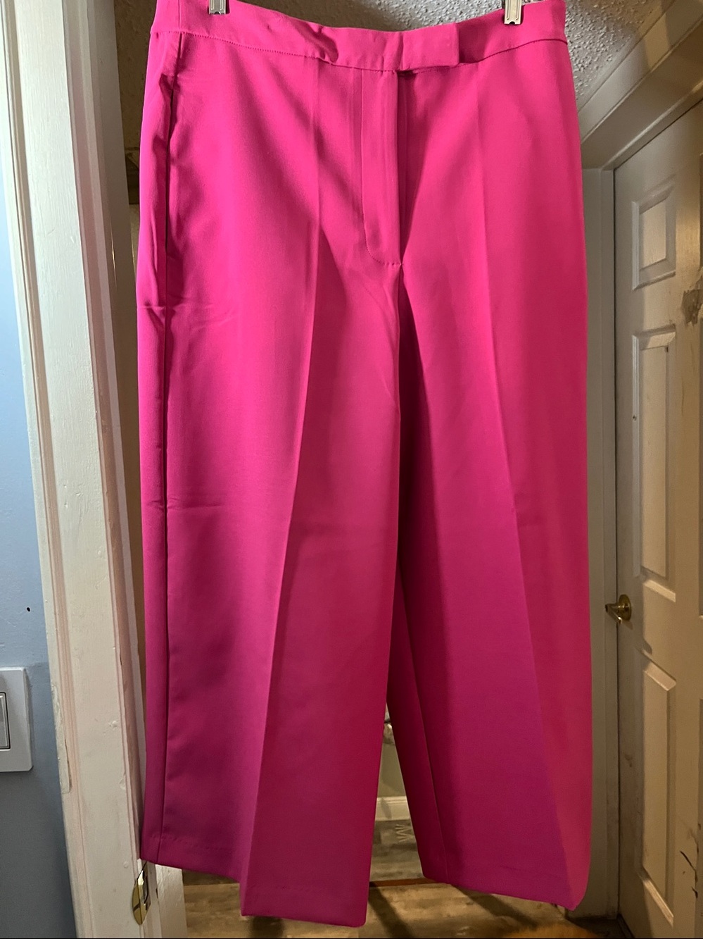 Wide-Leg Cropped Trousers in Fuchsia